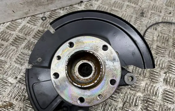 Front wheel hub
