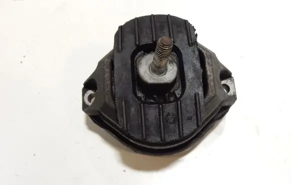 BMW 5 E60 E61 Engine mount bracket 6761091 58139