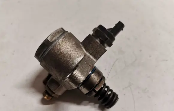 Audi A6 C7 Fuel injection high pressure pump 079127026R