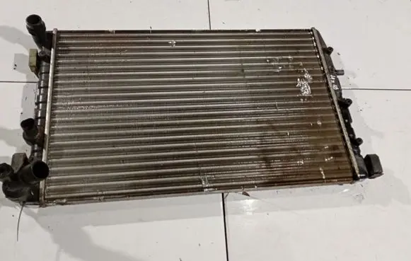 Volkswagen Polo IV 9N3 Coolant radiator 