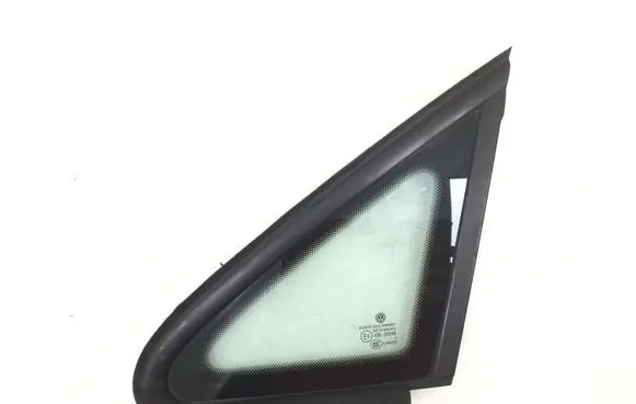 Volkswagen Golf V Front triangle window/glass 