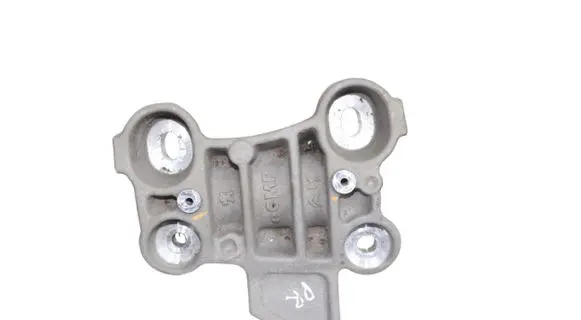 Opel Mokka B Engine mounting bracket 9826364780