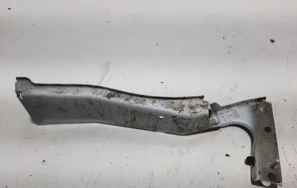 Audi A5 8T 8F Fender mounting bracket 8T0821136A
