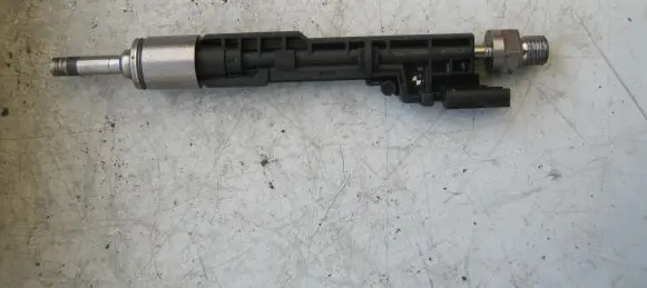 BMW X5 F15 Fuel injector 7639994