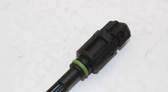 BMW 3 E46 Intake air temperature sensor 1739510 01818845 0156251