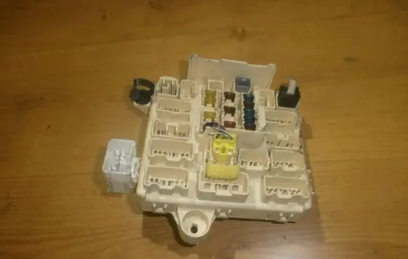 Lexus IS 200-300 Fuse box set