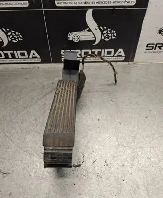 Mercedes-Benz E W211 Accelerator throttle pedal A2113000404