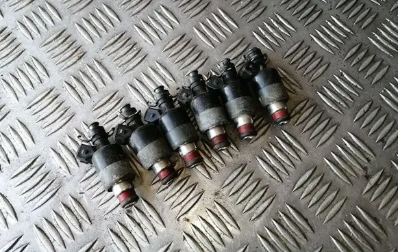 Pontiac Trans Sport Fuel injectors set 17120683