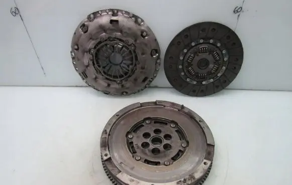 Mazda 3 Clutch set kit PE4116610Z01 PY1216460