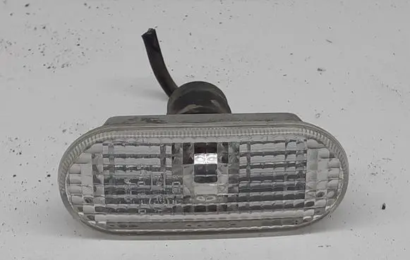 Volkswagen PASSAT B5 Front fender indicator light 1J5949117A