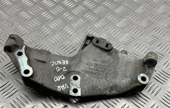 Engine mounting bracket