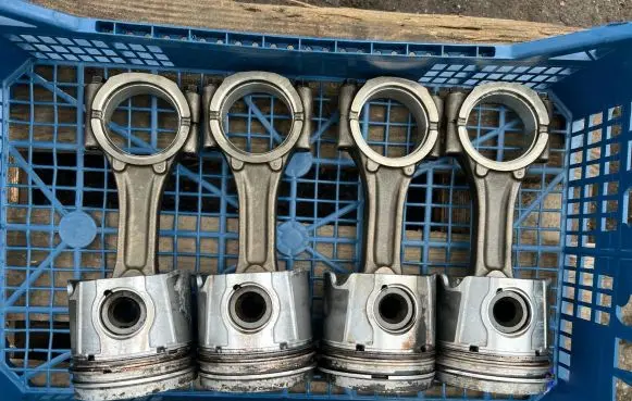 Piston with connecting rod
