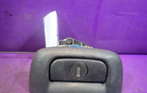 Renault Thalia I Tailgate/boot open switch button 7700431773