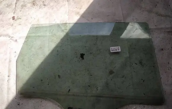 Rear door window glass