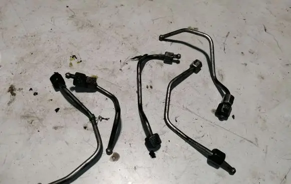 Peugeot 5008 Fuel injector supply line/pipe 