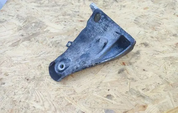 BMW 5 E60 E61 Engine mounting bracket 6766700 22116766700