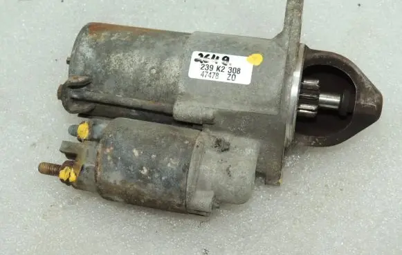 Opel Zafira B Starter motor 55576980