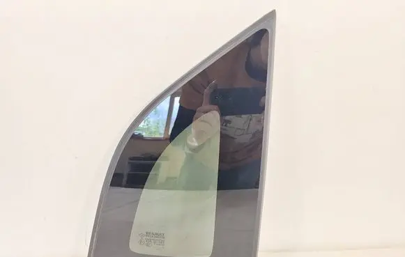 Renault Captur Rear side window AS3M5532DOT682 E000199 43R001595