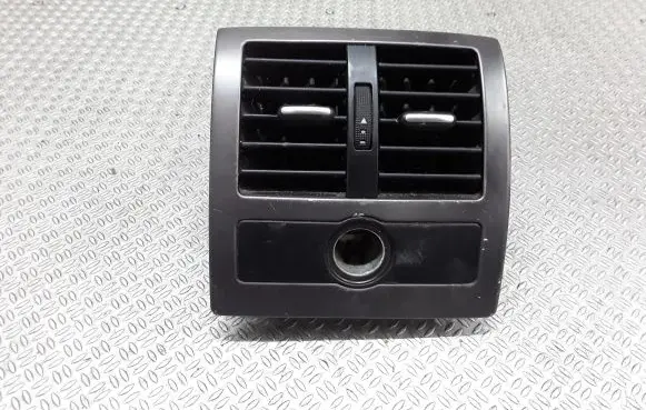 Rear air vent grill