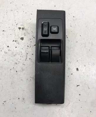 Toyota Corolla Verso AR10 Electric window control switch 848200F040 54355669D