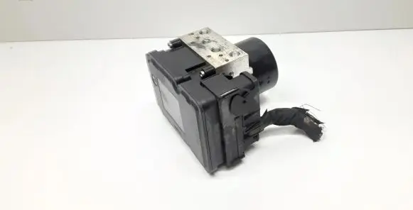 Volvo V70 ABS Pump 30681619 P30681619
