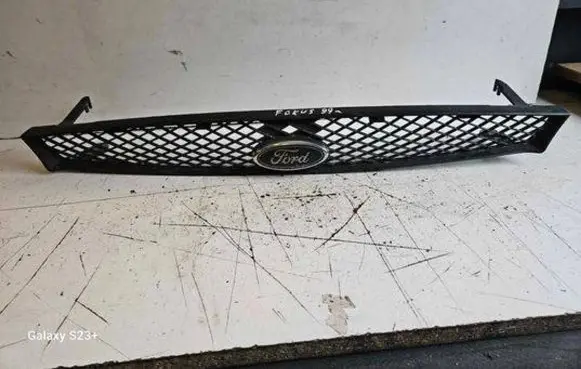 Ford Focus Front bumper upper radiator grill A31065 98AB8200CE1