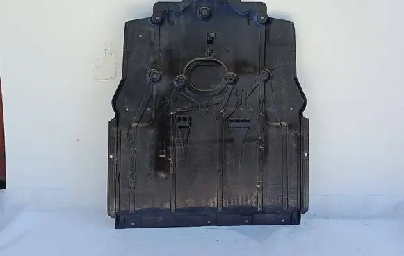 Mercedes-Benz CLA C118 X118 Engine splash shield/under tray A2475201600