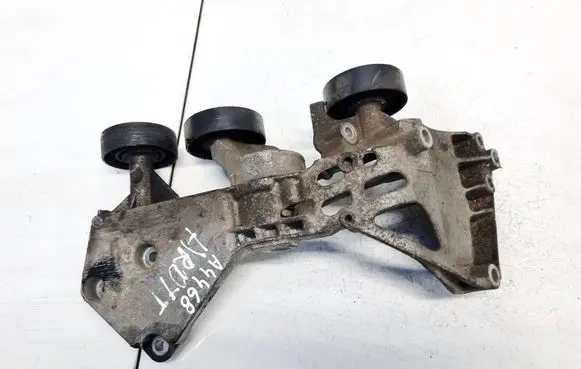 Engine mounting bracket