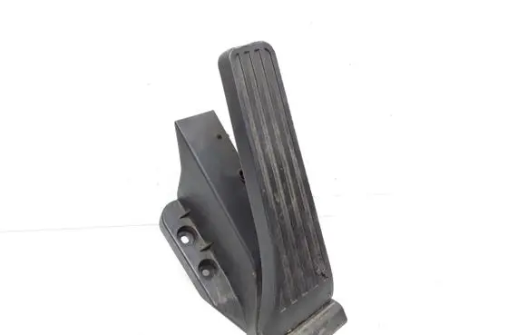 Mercedes-Benz E W212 Accelerator throttle pedal A2043000004