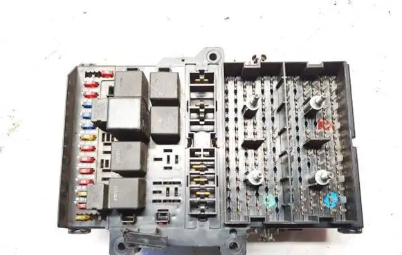 Mitsubishi Pajero Fuse box set tqh159030zr1 p04686502ae