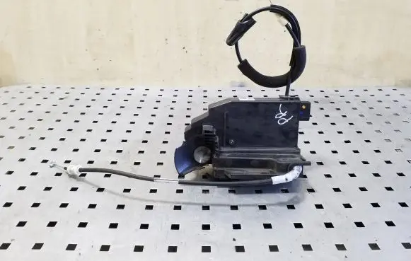 Peugeot 308 Front door lock 9810309780