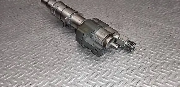 BMW 3 E90 E91 Fuel injector 7589048 10181010