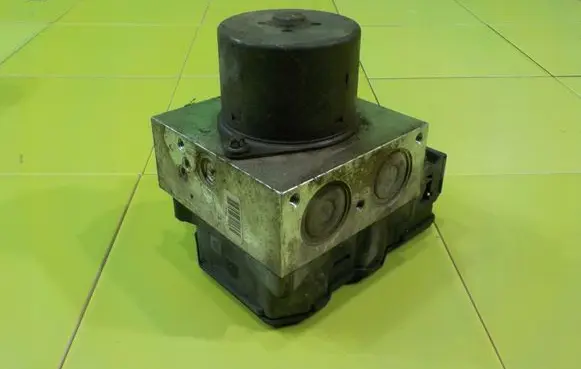 Skoda Octavia Mk2 (1Z) ABS Pump 54086365A ZP20