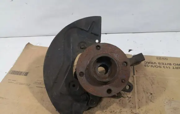 Volkswagen Golf III Front wheel hub spindle knuckle