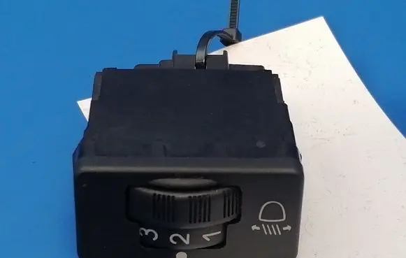 Peugeot 107 Headlight level height control switch