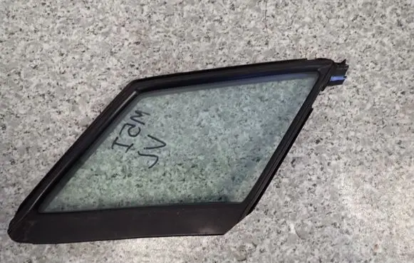 Mazda 5 Sliding door window/glass 