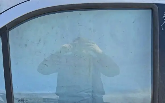 KIA Sorento Rear door window glass Sidabrine