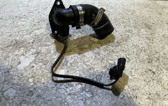 Nissan Qashqai Engine coolant pipe/hose 147138070R