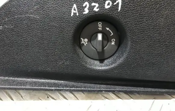 Renault Clio III Passenger airbag on/off switch 8200169589c
