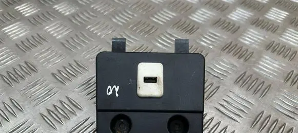 Chevrolet Captiva USB socket connector 20998504