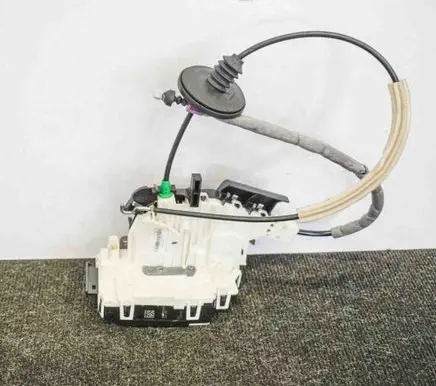 Mercedes-Benz E A207 Front door lock 