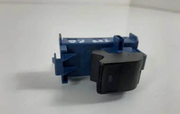 Toyota Avensis T270 Electric window control switch 8481005070