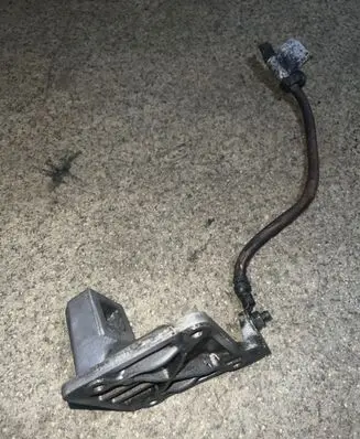 BMW 5 E39 Engine mounting bracket 6751226