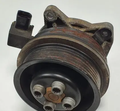 Volkswagen Golf V Water pump 03C121004E