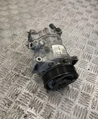 Volkswagen Jetta VI Air conditioning (A/C) compressor (pump) 5Q0816803E
