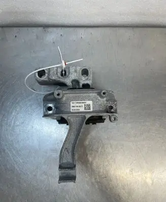 Volkswagen Golf VIII Engine mount vacuum valve
