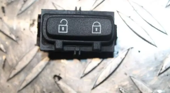 Volvo XC60 Central locking switch button 30710475 A7521