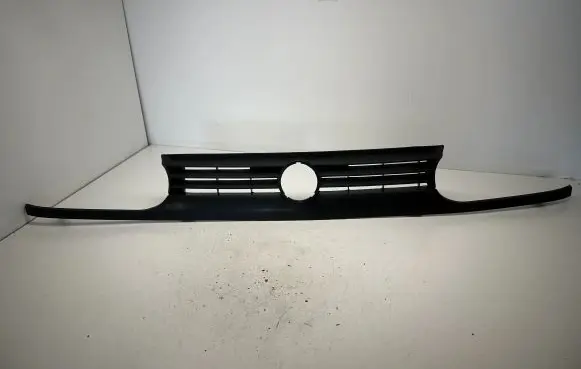 Volkswagen Golf III Front bumper upper radiator grill