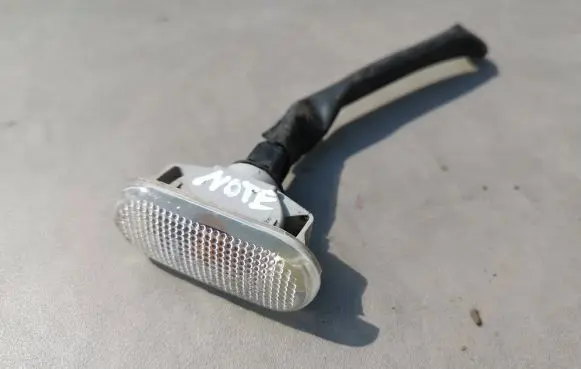 Nissan Note (E11) Front fender indicator light