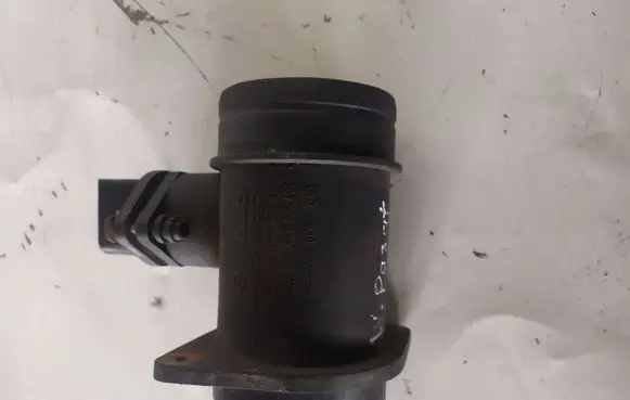 Volkswagen PASSAT B5 Mass air flow meter 0281002216 028906461